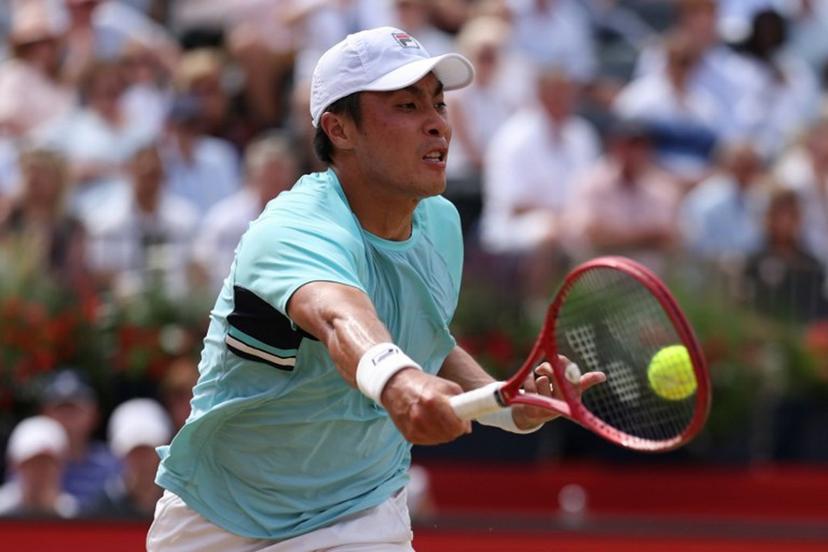 US player Brandon Nakashima returns to Argentina's Francisco Cerundolo during their men's singles semi-final tennis match on day six of the ATP HSBC Championships at Queen's Club in west London on June 20, 2026. Adrian DENNIS / AFP