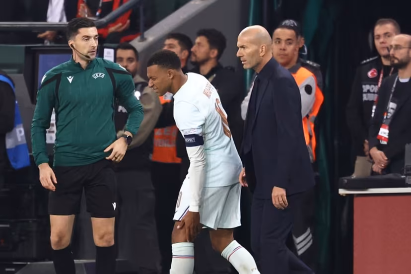 France's forward #10 Kylian Mbappe (C) reacts after picking up an injury following his team's first goal, next to France's head coach Zinedine Zidane during the UEFA Nations League (League A, Group 1) first leg football match between Turkey and France at the Kocaeli Stadium in Izmit, on September 25, 2026. FRANCK FIFE / AFP