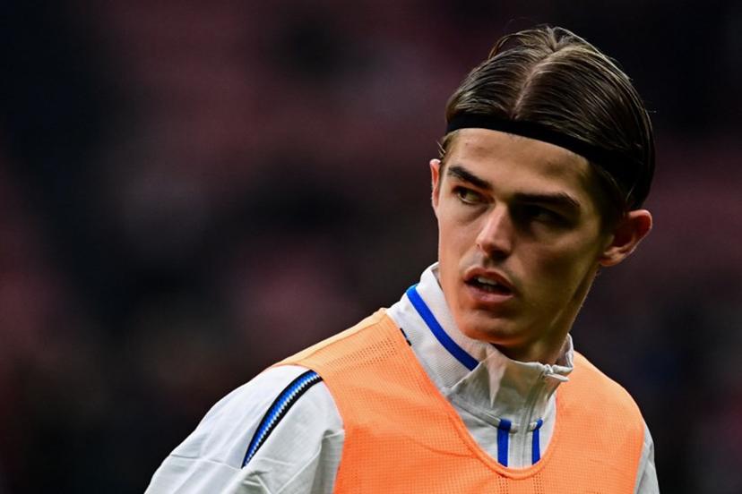 Atalanta's Belgian forward #17 Charles De Ketelaere warms up ahead of the Italian Serie A football match between AC Milan and Atalanta at the San Siro Stadium in Milan, Italy on October 18, 2026. Piero CRUCIATTI / AFP