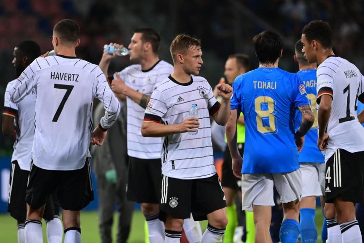 Germany's midfielder Joshua Kimmich (C) and players drink water during a pause of the UEFA Nations League - League A, Group 3 first leg football match between Italy and Germany on June 4, 2022 at the Renato Dall'Ara stadium in Bologna. MIGUEL MEDINA / AFP