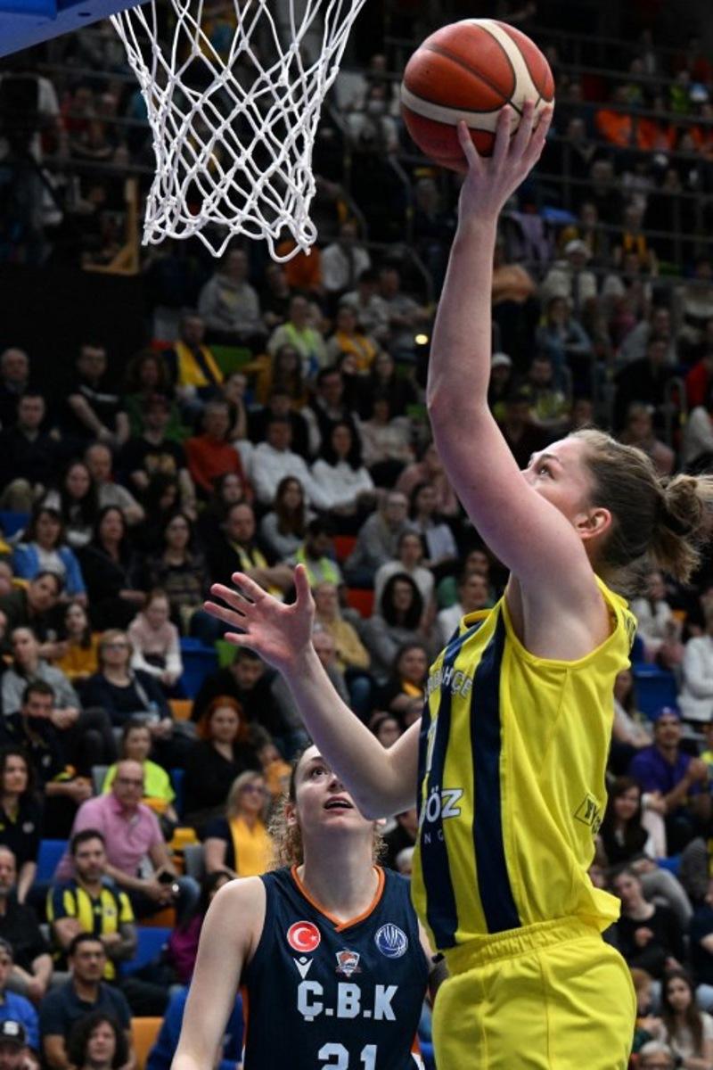 Fenerbahce's Belgian power forward Emma Meesseman scores during the Euroleague basketball women final match between Fenerbahce and Mersin in Prague, Czech Republic, on April 16, 2023. Michal Cizek / AFP
