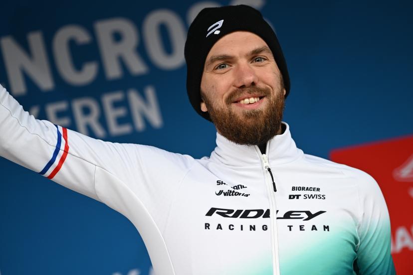 Dutch Joris Nieuwenhuis celebrates on the podium after winning the elite men race of the "Rapencross" cyclocross in Lokeren, the second race (out of 8) of the X2O Badkamers Trophy, Sunday 02 November 2025. BELGA PHOTO DAVID PINTENS