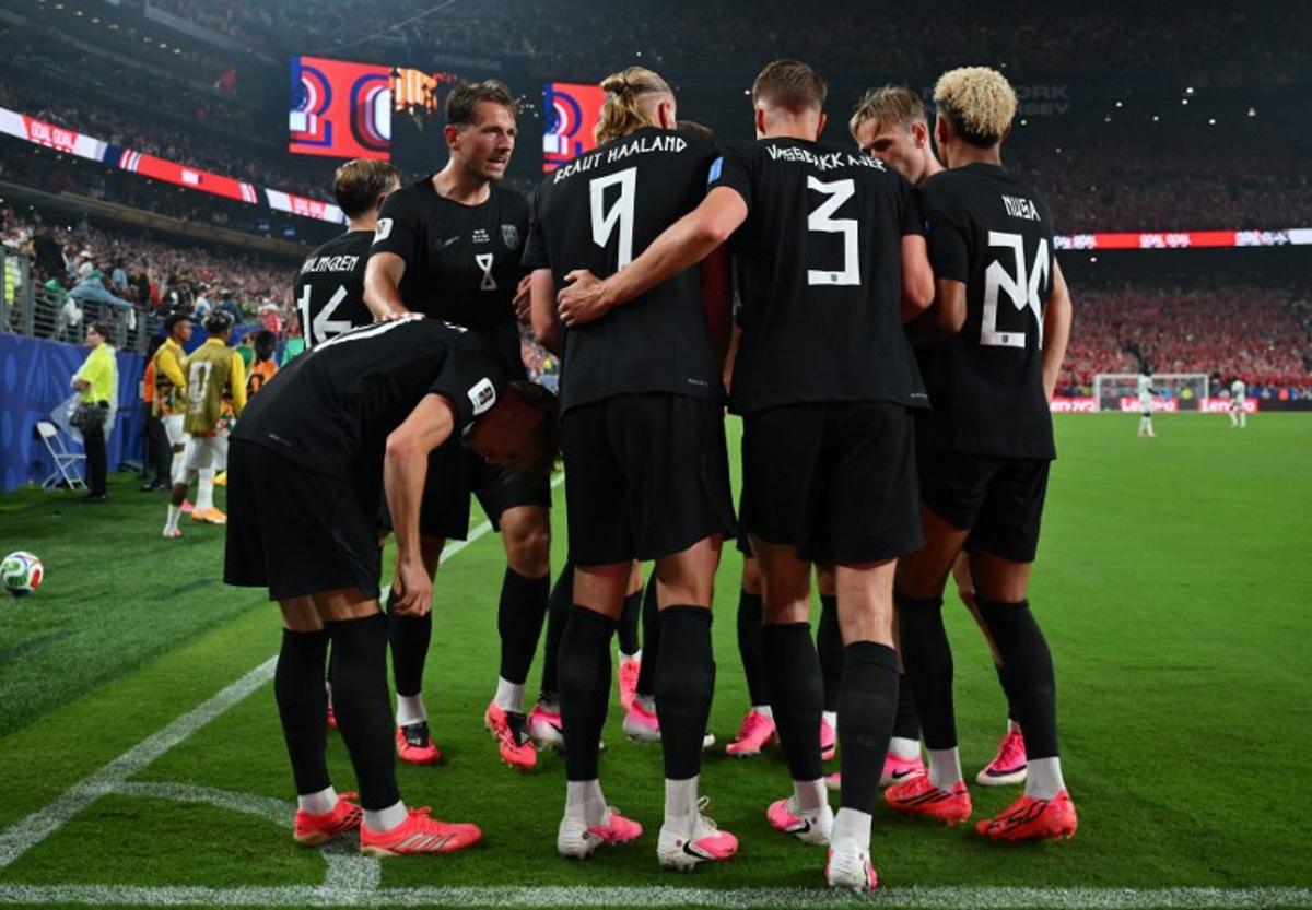 Norway's forward #09 Erling Braut Haaland celebrates scoring his team's second goal with teammates during the 2026 World Cup Group I football match between Norway and Senegal at the New York/New Jersey Stadium in East Rutherford on June 22, 2026. Angela WEISS / AFP