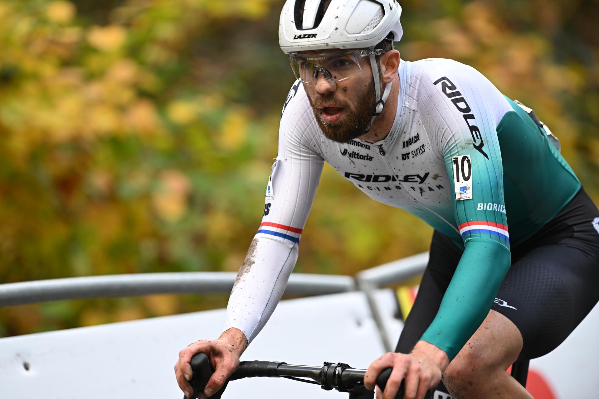 Dutch Joris Nieuwenhuis pictured in action during the elite men race of the "Rapencross" cyclocross in Lokeren, the second race (out of 8) of the X2O Badkamers Trophy, Sunday 02 November 2025. BELGA PHOTO DAVID PINTENS