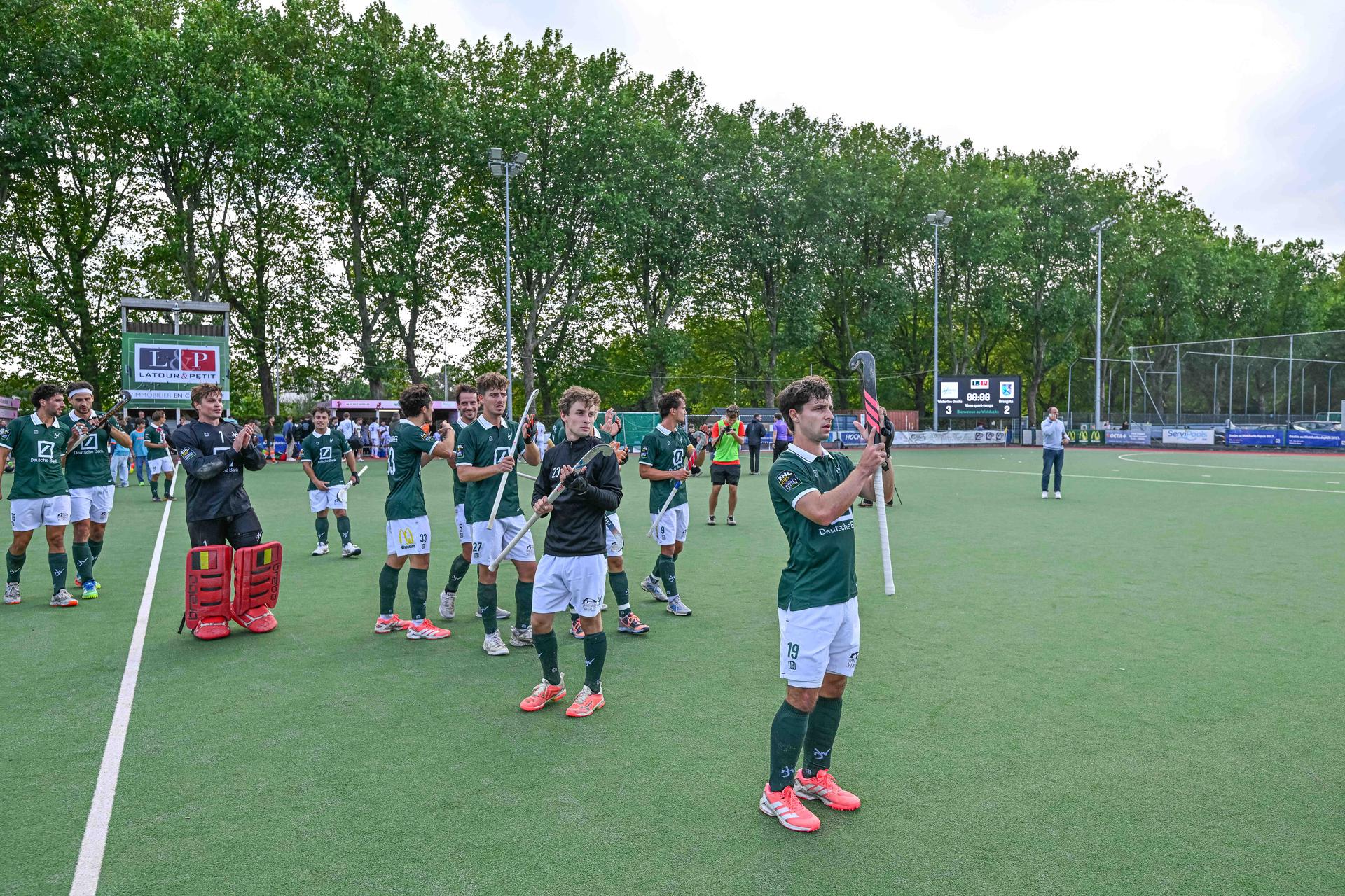 WatDucks' players celebrate after winning a hockey game between Waterloo Ducks and Braxgata, Sunday 20 September 2026 in Waterloo, on day 1 of the Belgian first division hockey championship. BELGA PHOTO EMILE WINDAL