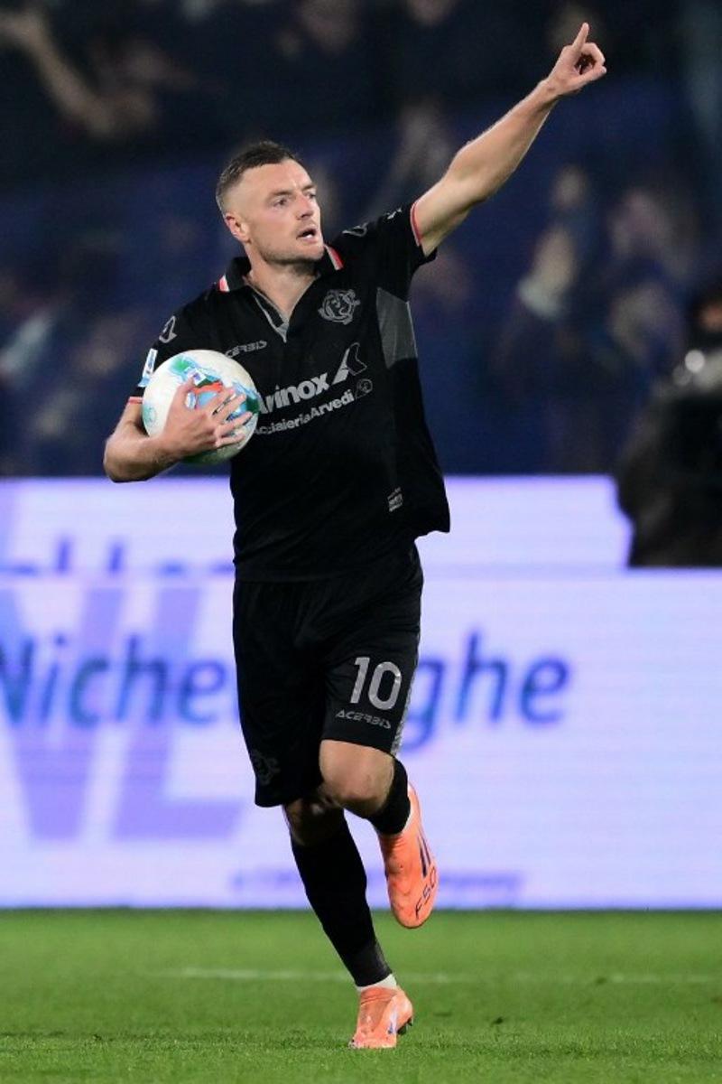 Cremonese's British forward #10 Jamie Vardy celebrates after scoring a goal during the Italian Serie A football match between Cremonese and Juventus at the Giovanni Zini Stadium in Cremona on November 1, 2025. MARCO BERTORELLO / AFP