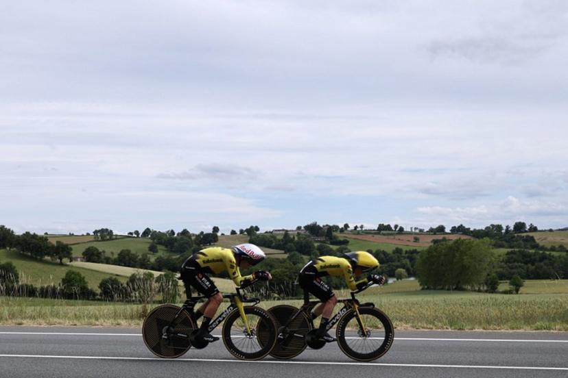 Team Visma | Lease a Bike's Belgian rider Wout Van Aert (L) cycles during the 3rd stage of the Tour Auvergne-Rhone-Alpes cycling race (formerly known as the Criterium du Dauphine), 28,4km team time trial departing and arriving in Perreux central France, on June 9, 2026. Anne-Christine POUJOULAT / AFP