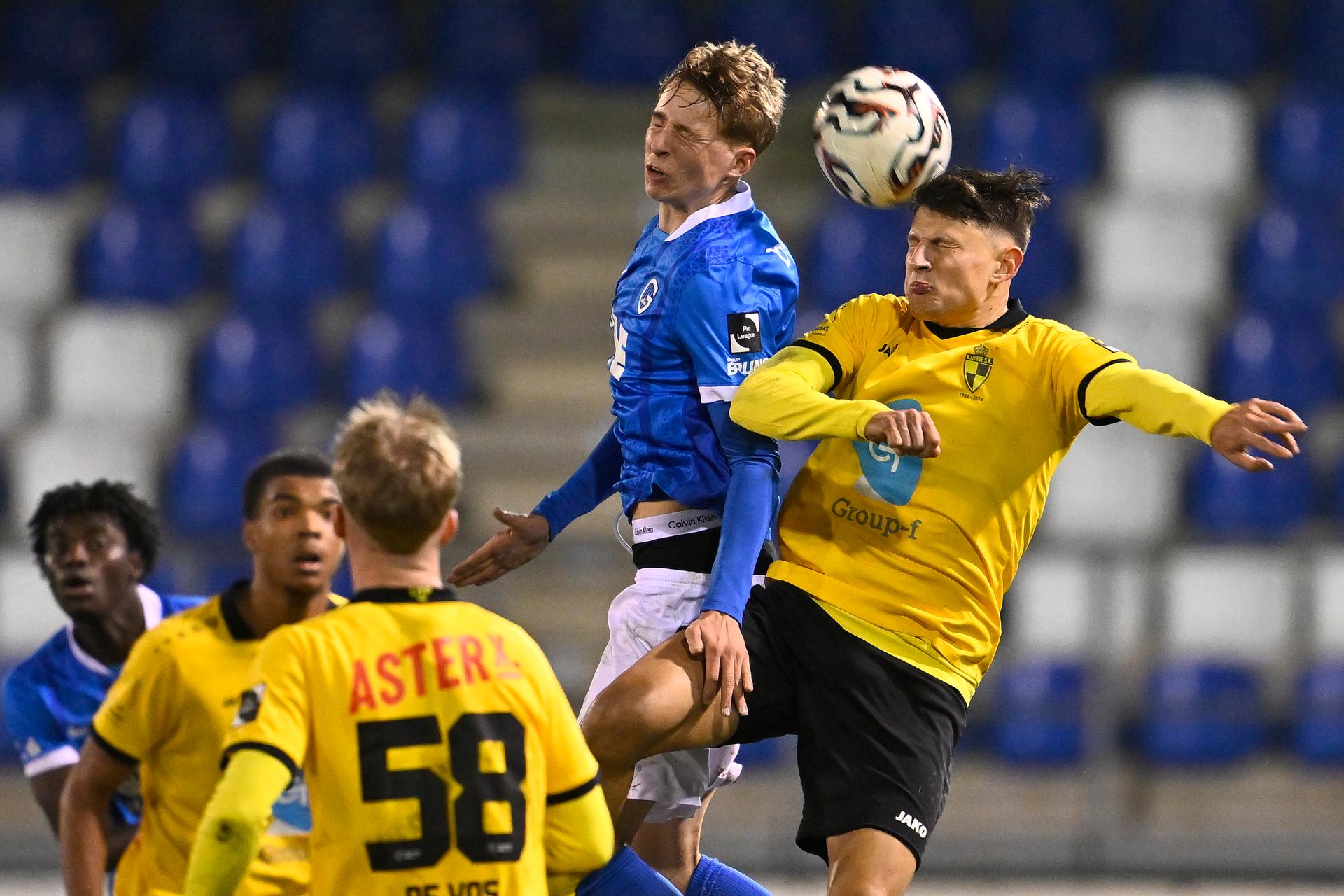 Jong Genk's Wout Kapers and Lierse's Jenthe Mertens fight for the ball during a soccer game between Jong Genk and Lierse SK, Saturday 28 February 2026 in Geel, on day 27 (out of 30) of the 2025-2026 'Challenger Pro League' 1B second division of the Belgian championship. BELGA PHOTO JOHAN EYCKENS