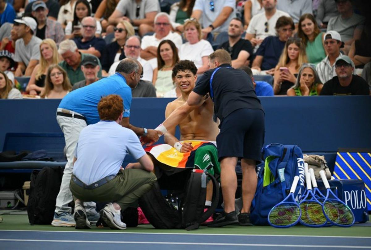 USA's Ben Shelton receives medical attention as he plays France's Adrian Mannarino during their men's singles third round match on day six of the US Open tennis tournament at the USTA Billie Jean King National Tennis Center in New York City on August 29, 2025. ANGELA WEISS / AFP