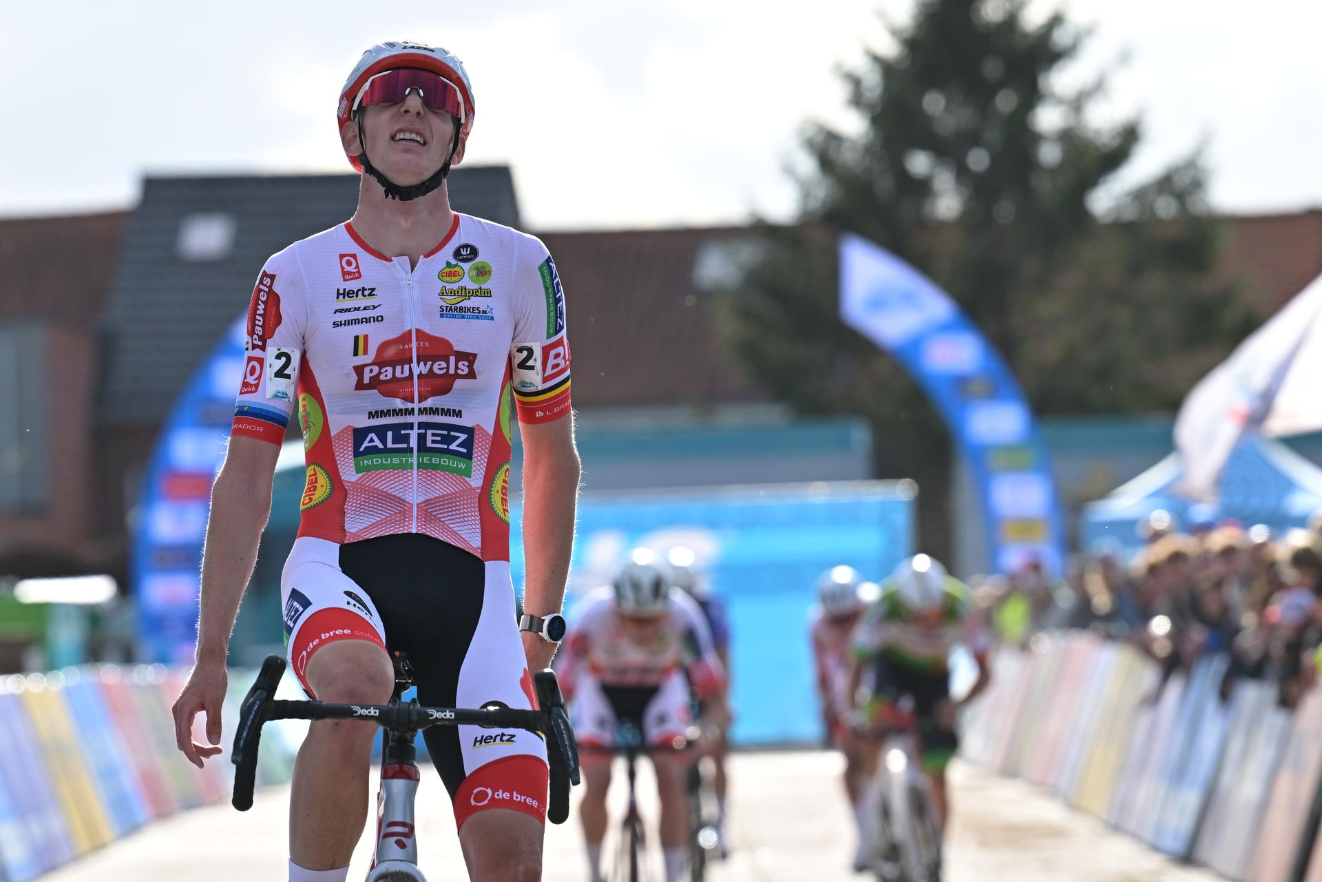 Belgium's Michael Vanthourenhout celebrates on the finsih line as he wins the men elite race of the 'Mosselcross' cyclocross cycling event, on Sunday 11 October 2026, in Dendermonde, the first race (out of 7) of the HG Cross competition. BELGA PHOTO DAVID PINTENS
