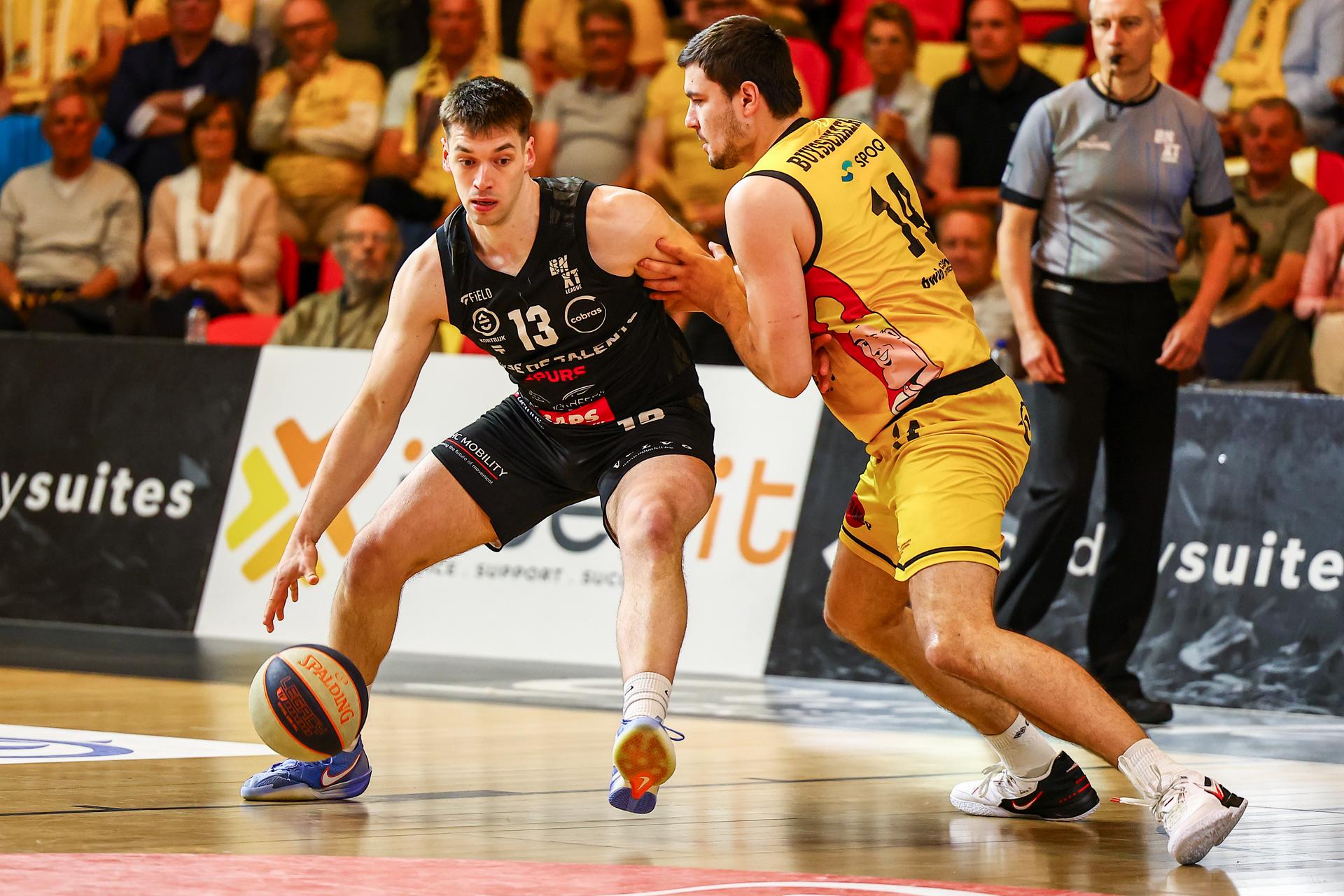 Kortrijk's Niels De Ridder and Oostende's Servaas Buysschaert fight for the ball during a basketball match between BC Oostende and Spurs Kortrijk, Thursday 22 May 2025 in Oostende, the second leg of the best-of-5 semi-finals in the playoffs of the 'BNXT League' Belgian/ Dutch first division basket championship. BELGA PHOTO DAVID PINTENS
