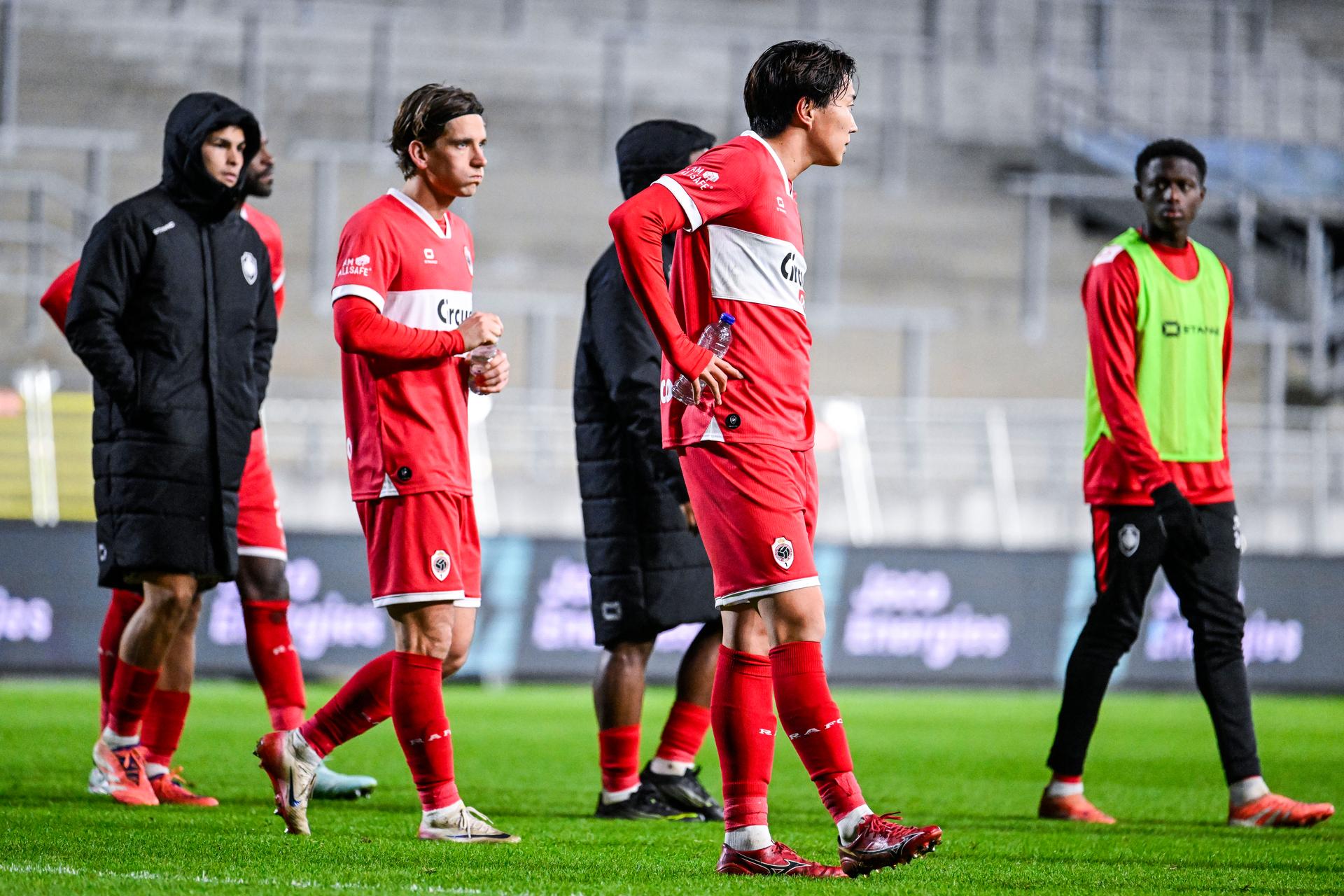 Antwerp's Yuto Tsunashima looks dejected after losing a soccer match between Royal Antwerp FC and FCV Dender EH, Sunday 23 November 2025 in Antwerp, on day 15 of the 2025-2026 'Jupiler Pro League' first division of the Belgian championship. BELGA PHOTO TOM GOYVAERTS