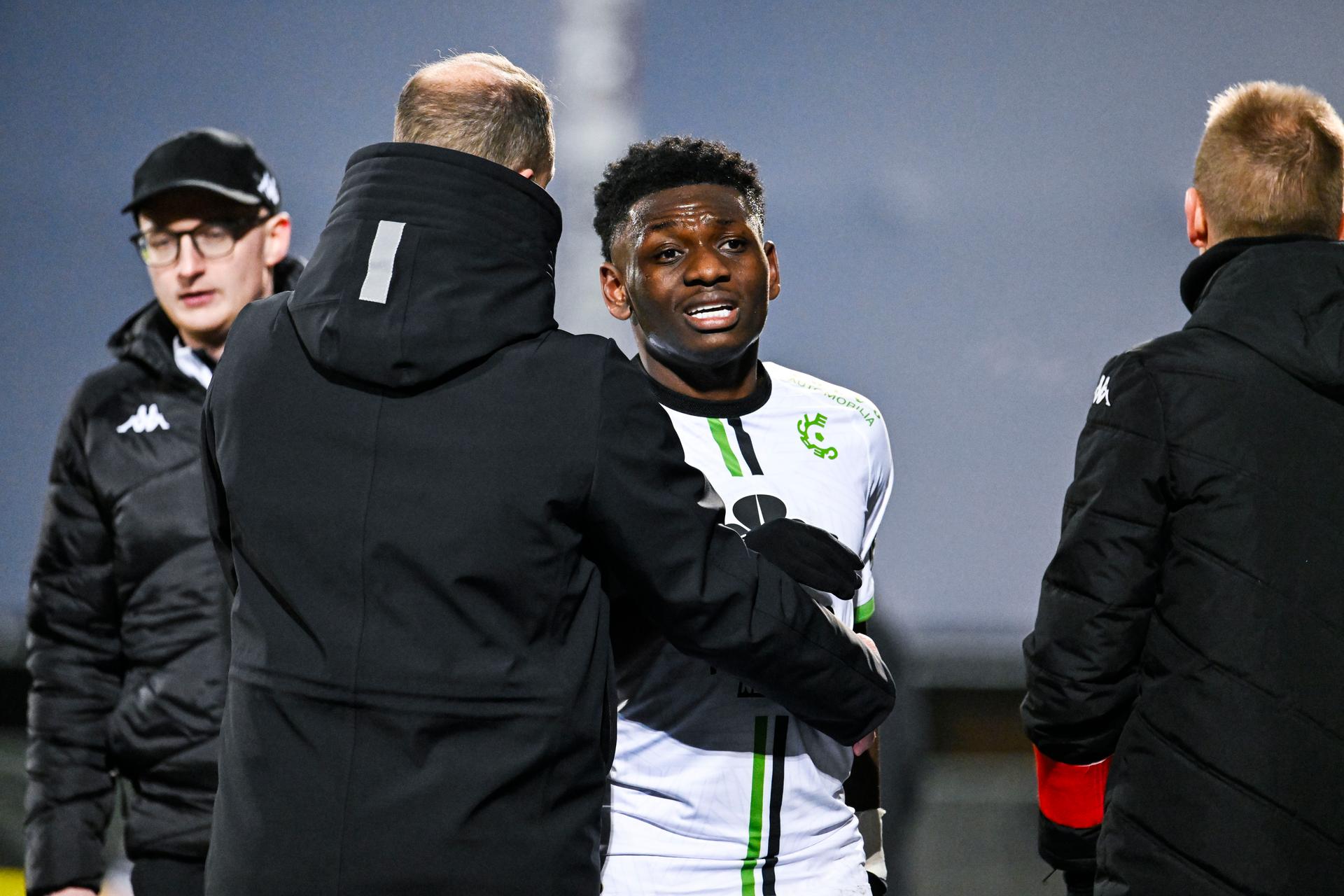 Cercle's head coach Ferdinand Feldhofer and Cercle's Kazeem Olaigbe pictured during a soccer match between FCV Dender EH and Cercle Brugge, Saturday 18 January 2025 in Denderleeuw, on day 22 of the 2024-2025 season of the 'Jupiler Pro League' first division of the Belgian championship. BELGA PHOTO TOM GOYVAERTS