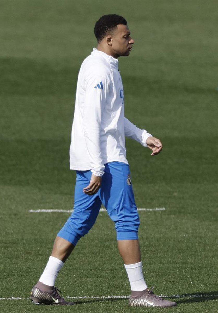 Real Madrid's French forward #10 Kylian Mbappe attends a training session on the eve of their UEFA Champions League knockout round play-off second leg football match against SL Benfica at Real Madrid Sports City in Valdebebas, in the outskirts of Madrid on February 24, 2026. Oscar DEL POZO / AFP
