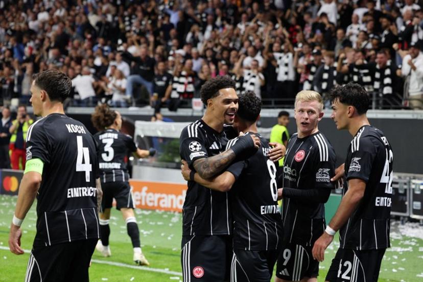 Frankfurt's Turkish forward #42 Can Uzun (R), Frankfurt's German forward #09 Jonathan Burkardt (2nd R) and team mates celebrate during the UEFA Champions League league phase day 1 football match between Eintracht Frankfurt and Galatasaray in Frankfurt, western Germany on September 18, 2025. Daniel ROLAND / AFP