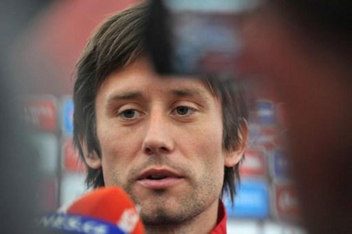 Czech Republic's midfielder Tomas Rosicky speaks to the press in Tours on June 18, 2016, ahead of the Euro 2016 football tournament in Tours, Central France.
GUILLAUME SOUVANT / AFP