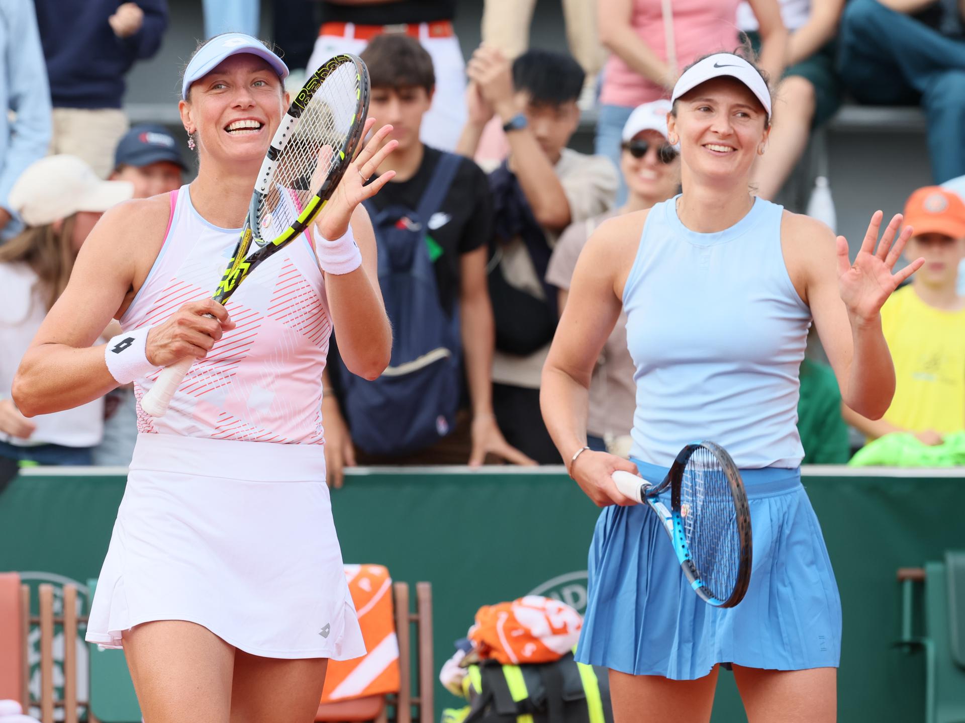 Belgian Yanina Wickmayer and Romanian Irina-Camelia Begu celebrate during a doubles tennis match between Belgian-Romanian pair Wickmayer-Begu and Russian-Czech pair Rakhimova-Siskova, in the third round of the women's doubles at the Roland Garros Grand Slam tennis tournament, Monday 02 June 2025 in Paris, France. The 2025 edition of Roland Garros takes place from May 25th to June 8th 2025. BELGA PHOTO BENOIT DOPPAGNE