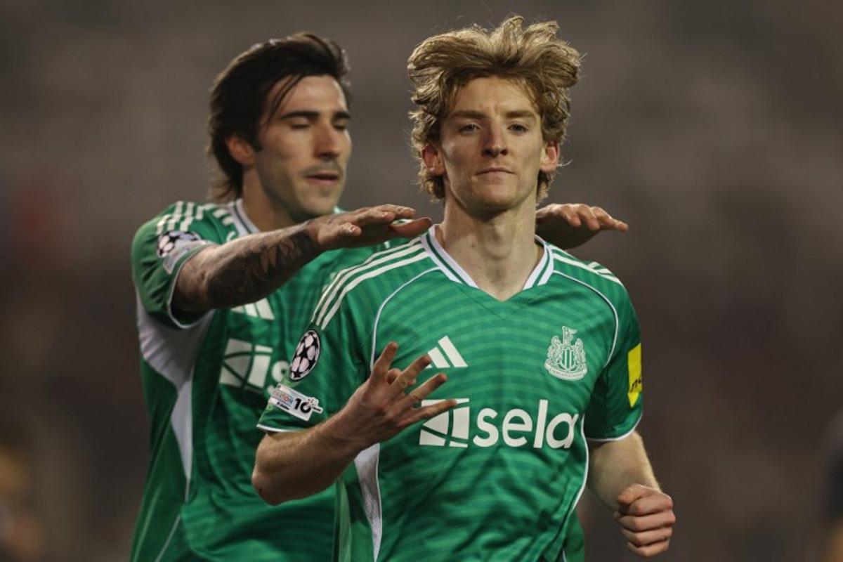 Newcastle United's English midfielder #10 Anthony Gordon celebrates scoring the team's fifth goal from the penalty spot during the UEFA Champions League knockout phase play-off first leg football match between Qarabag and Newcastle at the Tofiq Bahramov Republican Stadium in Baku on February 18, 2026. Giorgi ARJEVANIDZE / AFP