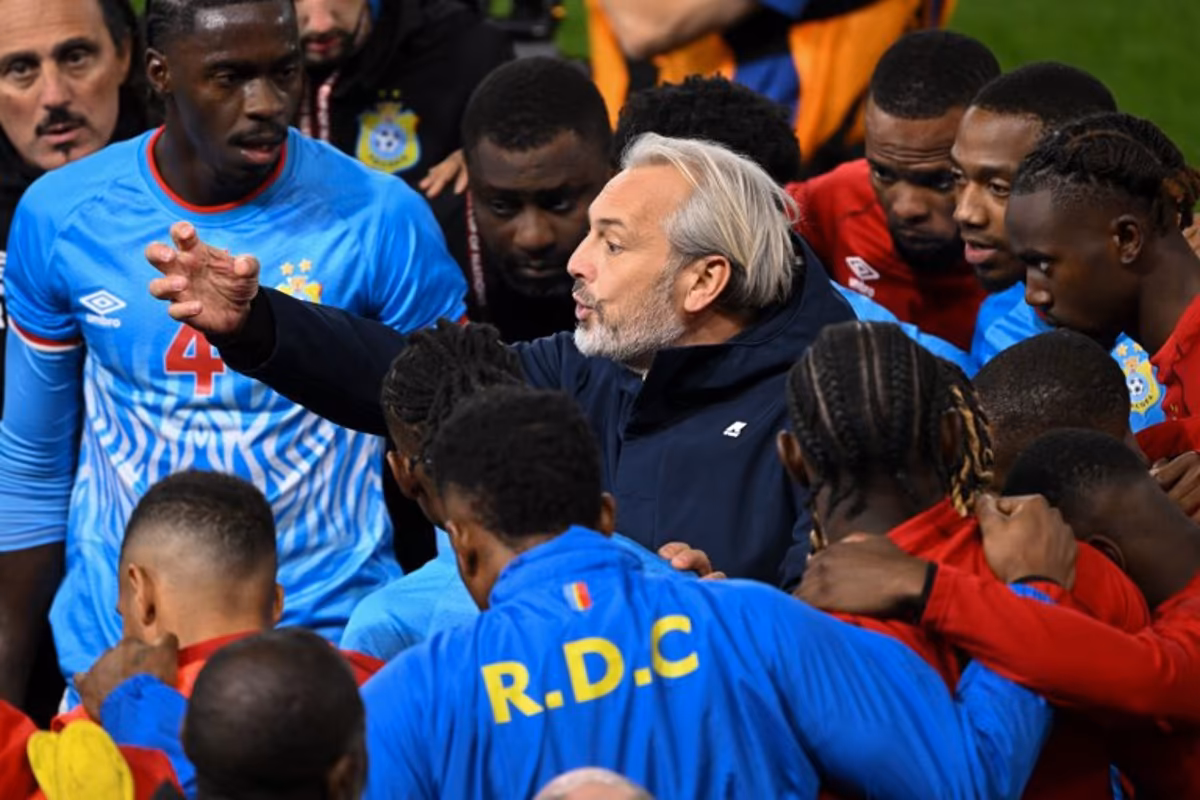 Democratic Republic Of Congo's head coach Sebastien Desabre speaks to his players before the beginning of extra time during the Africa Cup of Nations (CAN) round of 16 football match between Algeria and Democratic Republic of Congo at the Prince Moulay El Hassan Stadium in Rabat on January 6, 2026. SEBASTIEN BOZON / AFP