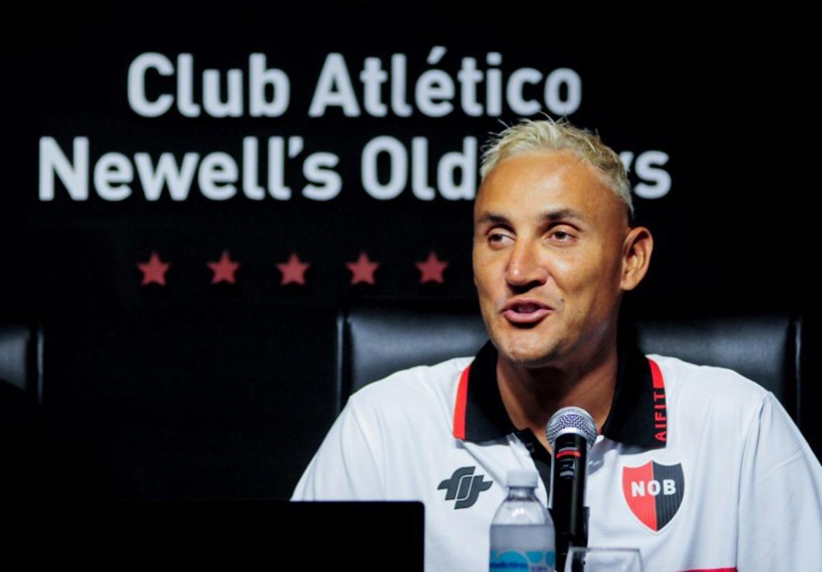 Costa Rican Goalkeeper Keylor Navas speaks to the media after being presented as Newell's Old Boys player at Jorge Bernardo Griffa training center, in Rosario, Argentina on January 24, 2025. -STR / AFP