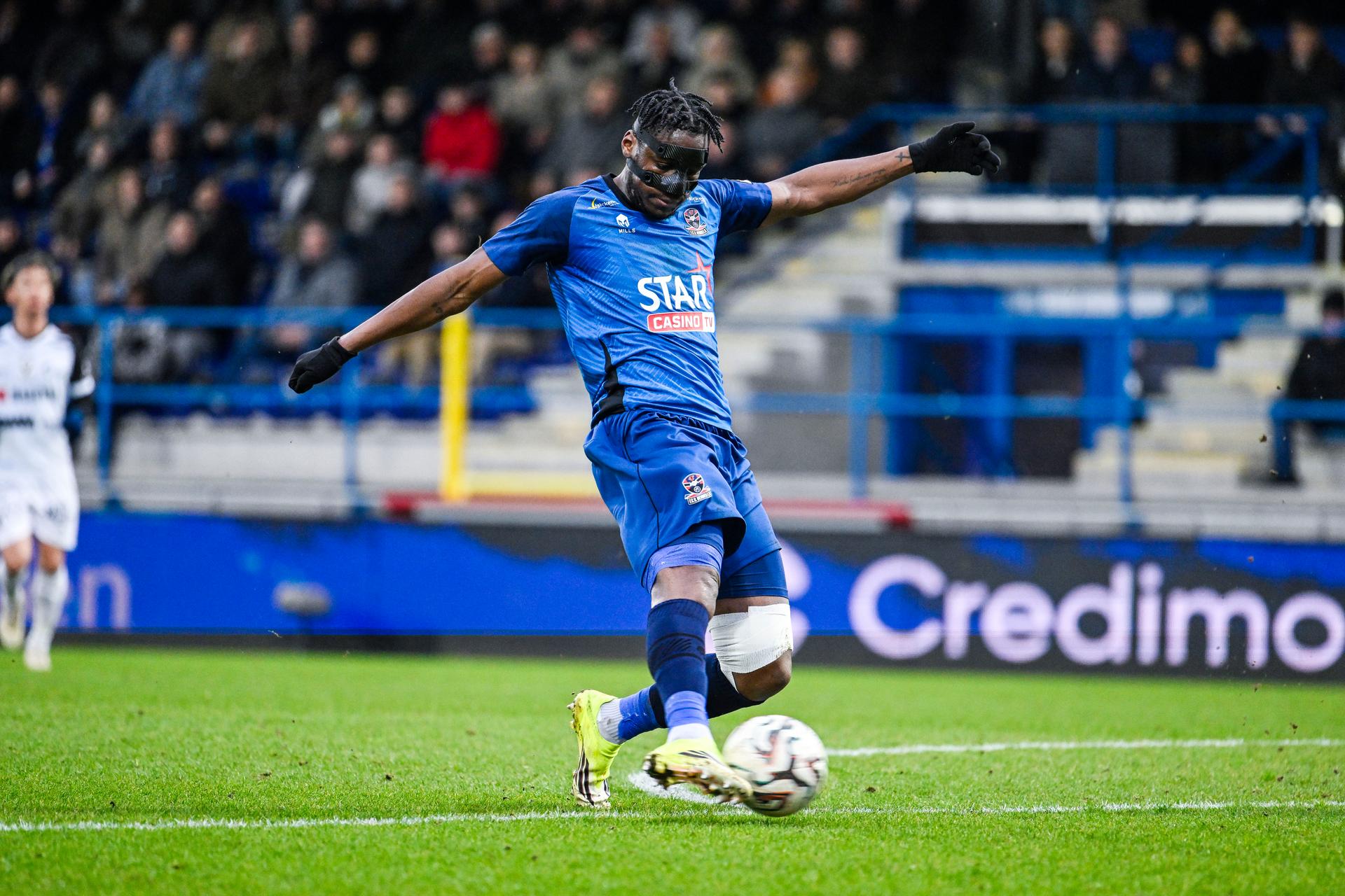 Dender's Bruny Nsimba pictured in action during a soccer match between FCV Dender EH and Sint-Truidense VV, Saturday 21 February 2026 in Denderleeuw, on day 26 of the 2025-2026 'Jupiler Pro League' first division of the Belgian championship. BELGA PHOTO TOM GOYVAERTS