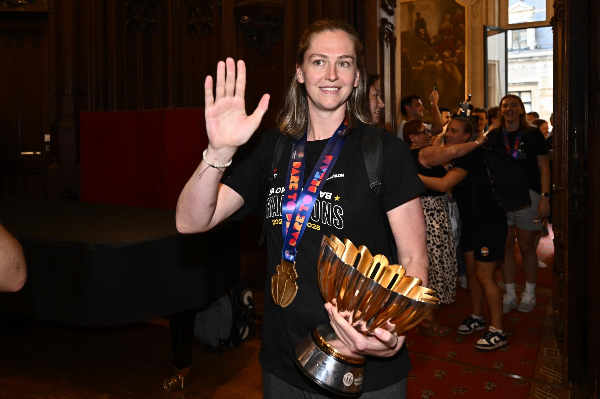 Belgium's captain Emma Meesseman carries the trophy at the celebrations at the Brussels city hall and Grand Place/ Grote Markt for Belgian national women basket team 'the Belgian Cats', after winning yesterday's European Championship final, Monday 30 June 2025. Yesterday the Cats successfully defended their European title, beating Spain in the final of the FIBA Women's EuroBasket 2025. BELGA PHOTO ERIC LALMAND
