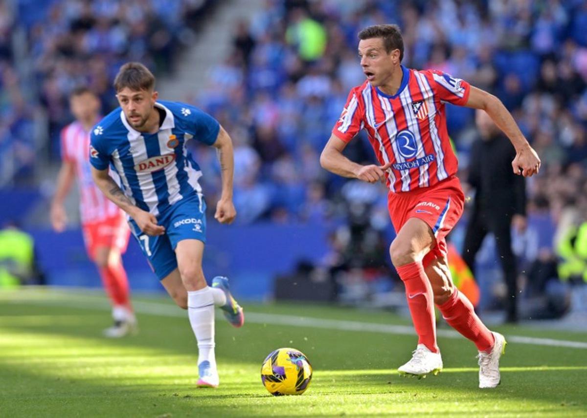 Atletico Madrid's Spanish defender #03 Cesar Azpilicueta controls the ball during the Spanish league football match between RCD Espanyol and Club Atletico de Madrid at the RCDE Stadium in Cornella de Llobregat on March 29, 2025. MANAURE QUINTERO / AFP