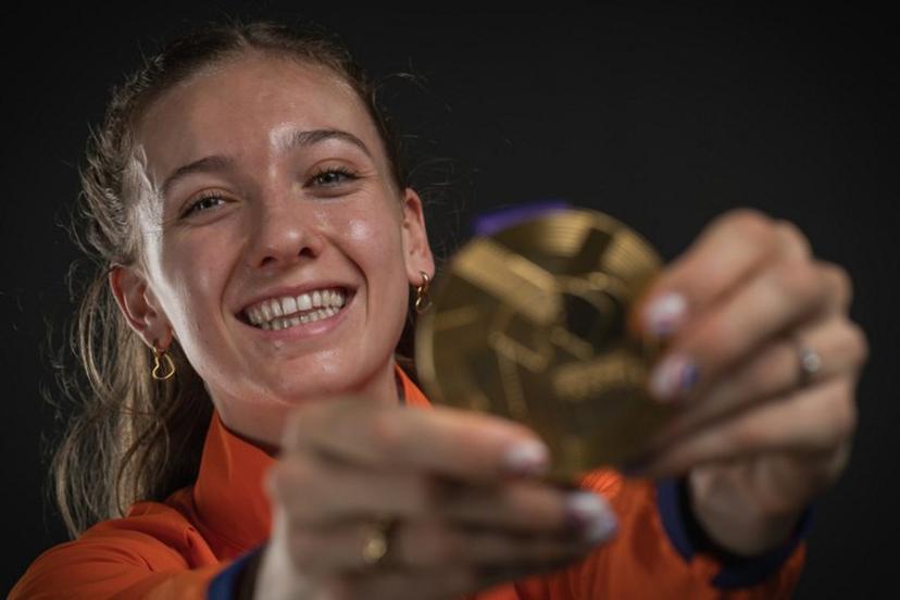 Gold medallist Netherlands' Femke Bol poses for portraits during a studio photo session with her medal for the women's 400m hurdles final on the sidelines the World Athletics Championships in Tokyo on September 20, 2025. Andrej ISAKOVIC / AFP