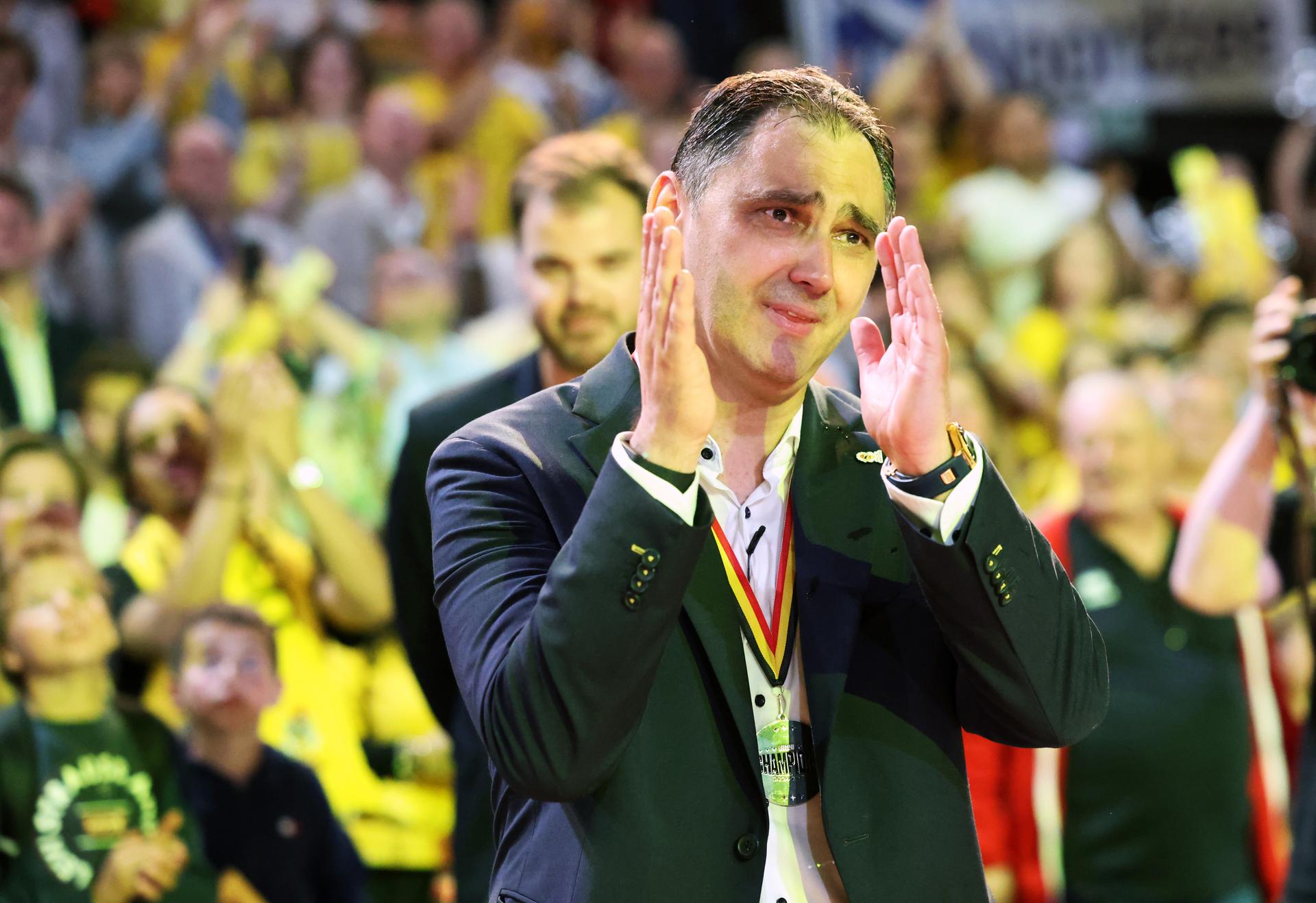 Oostende's head coach Dario Gjergja celebrates after winning the Belgian BNXT championship, Saturday 07 June 2025 in Oostende. BC Oostende defeats Kangoeroes Mechelen 100-76 in the fourth game of the best-of-5 finals in the playoffs of the 'BNXT League' Belgian/ Dutch first division basket championship. BELGA PHOTO KURT DESPLENTER