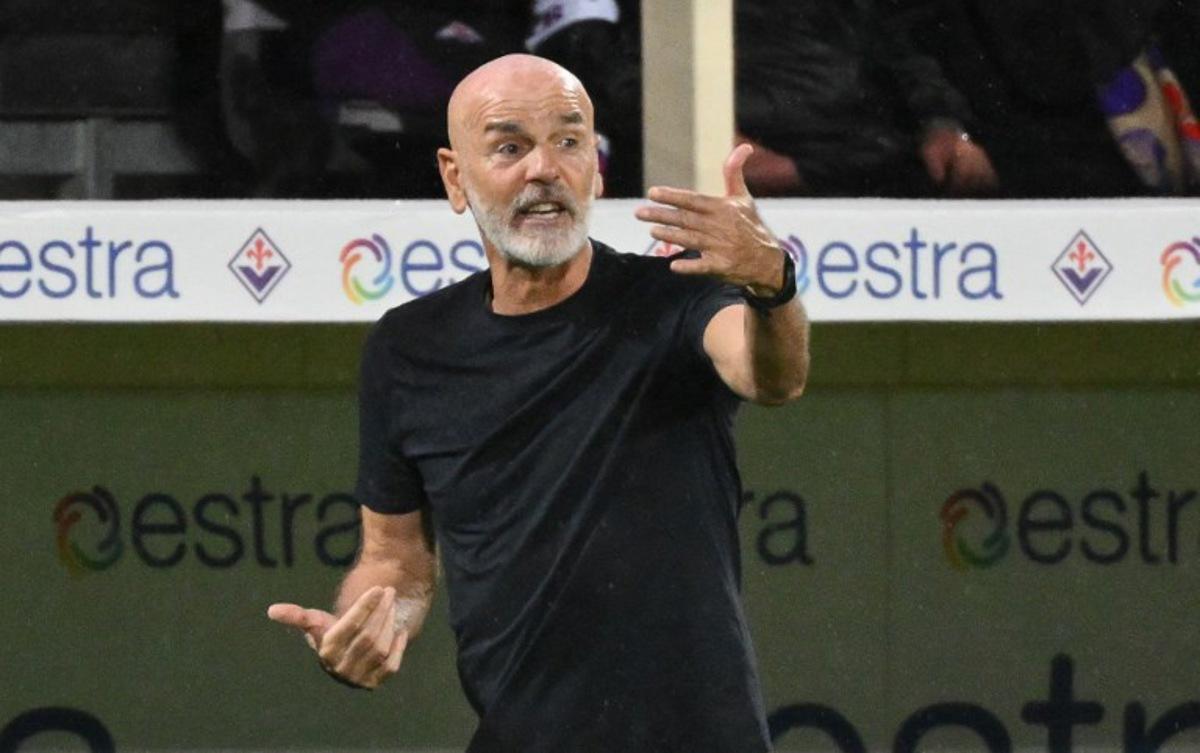 Fiorentina's Italian head coach Stefano Pioli reacts during the Italian Serie A football match between ACF Fiorentina and Napoli at Artemio Franchi stadium, in Florence, on September 13, 2025. Alberto PIZZOLI / AFP