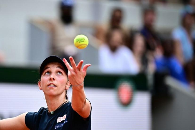 Germany's Tamara Korpatsch serves to Ukraine's Elina Svitolina during their women's singles match on day 6 of the French Open tennis tournament on Court Suzanne-Lenglen at the Roland-Garros Complex in Paris on May 29, 2026. JULIEN DE ROSA / AFP