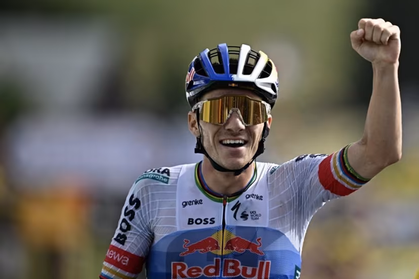 Red Bull - BORA - hansgrohe team's Belgian rider Remco Evenepoel cycles to the finish line to win the 15th stage of the 113th edition of the Tour de France cycling race, 183,9 km between Champagnole and Plateau de Solaison in the Jura mountains, on July 19, 2026. Loic VENANCE / AFP