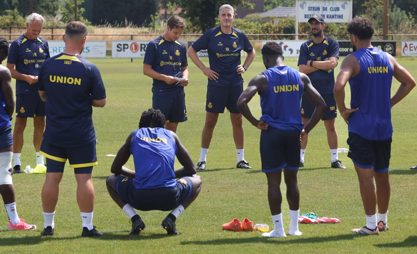 Union's head coach David Hubert talks to his players during the summer training camp of Belgian first division soccer team Royale Union Saint-Gillois, in Venray, the Netherlands on Friday 17 July 2026, to prepare for the upcoming 2026-2027 season. BELGA PHOTO VIRGINIE LEFOUR