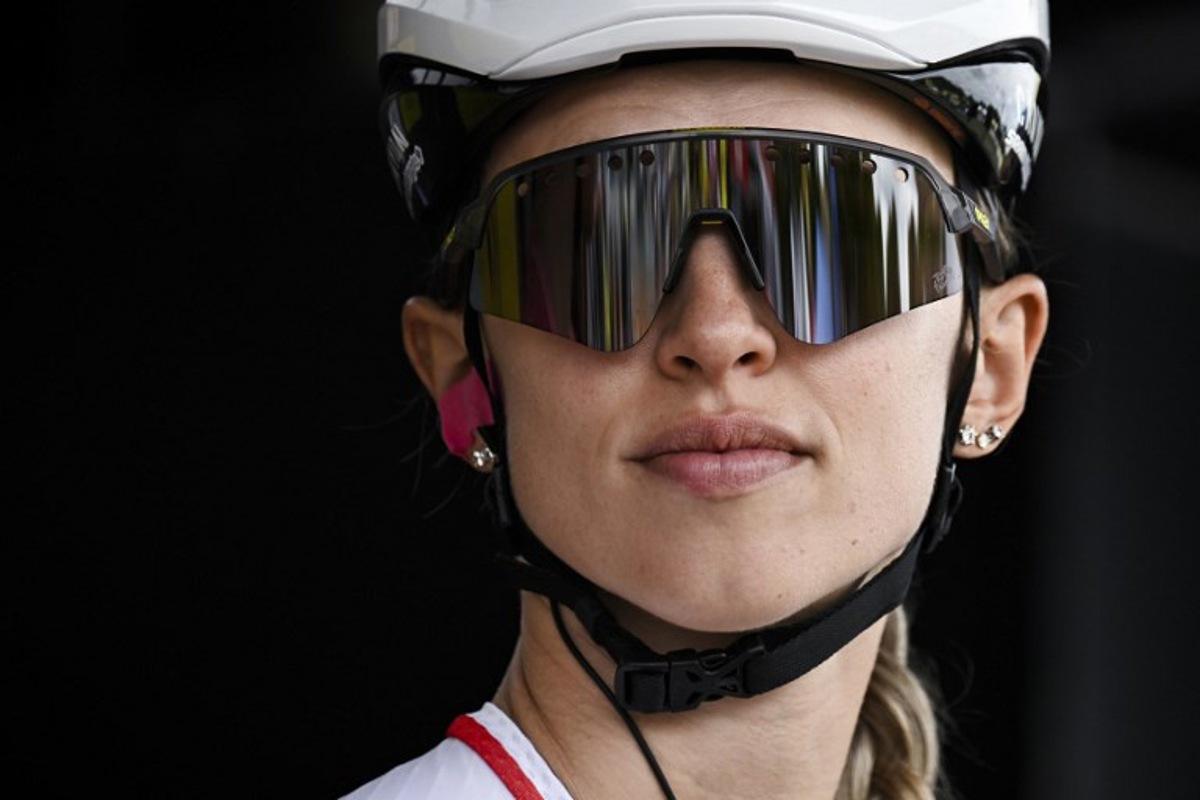 Canyon//SRAM Racing team's Polish rider Katarzyna Niewiadoma awaits the start of the 5th stage (out of 9) of the fourth edition of the Women's Tour de France cycling race, 165.8 km from Chasseneuil-du-Poitou to Gueret, central France on July 30, 2025. JULIEN DE ROSA / AFP