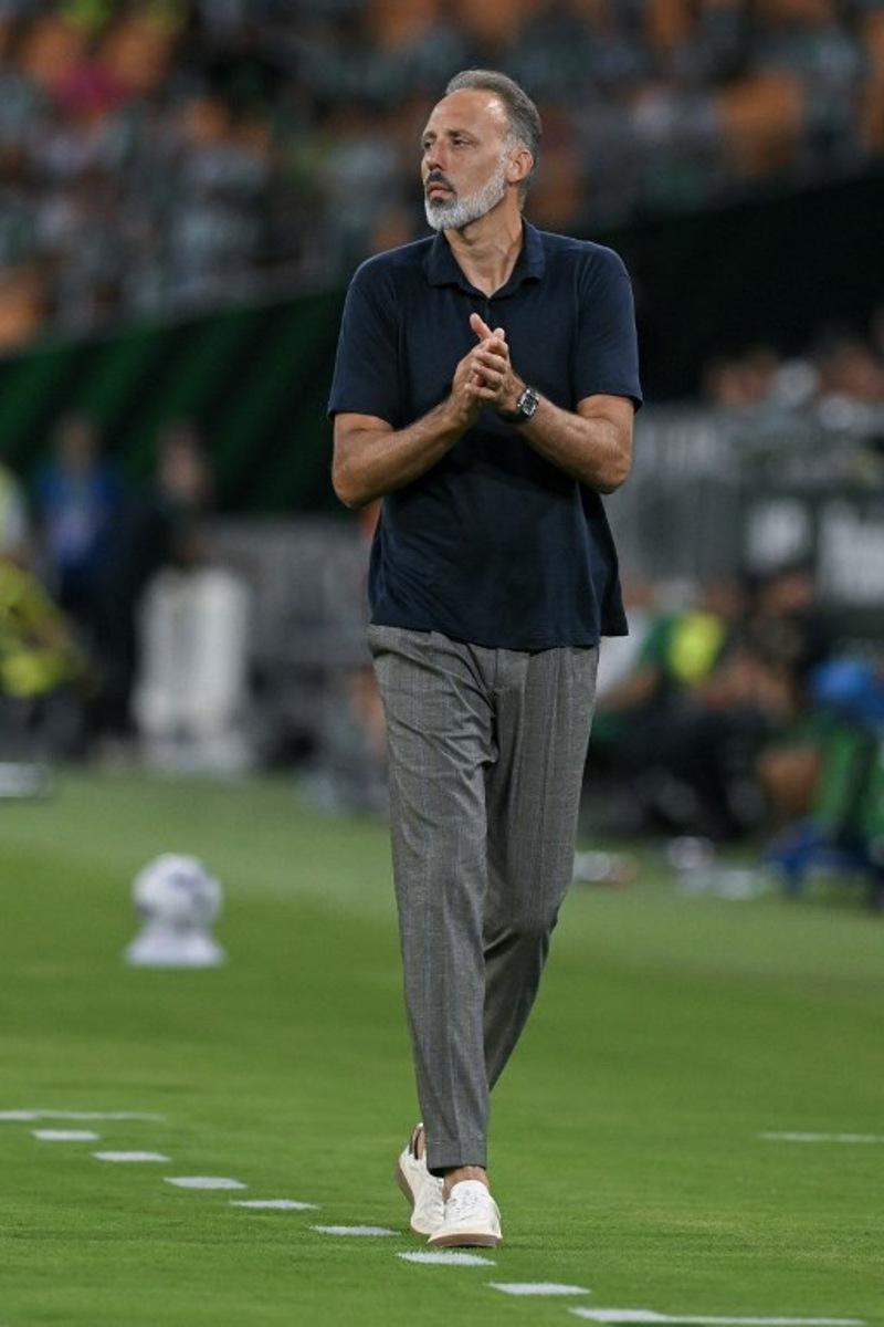 Real Sociedad's US coach Pellegrino Matarazzo gestures during the Spanish league football match between Real Betis and Real Sociedad at the Cartuja stadium in Seville on August 21, 2026. JORGE GUERRERO / AFP
