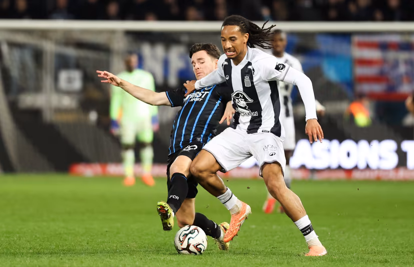 Club's Hugo Vetlesen and Charleroi's Etienne Camara fight for the ball during a soccer match between Sporting Charleroi and Club Brugge KV, Sunday 01 March 2026 in Charleroi, on day 27 of the 2025-2026 'Jupiler Pro League' first division of the Belgian championship. BELGA PHOTO VIRGINIE LEFOUR