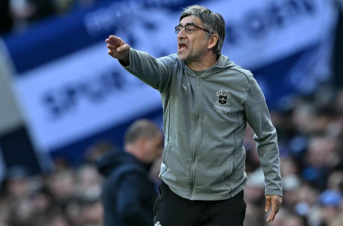 Southampton's Croatian head coach Ivan Juric react during the English Premier League football match between Tottenham Hotspur and Southampton at the Tottenham Hotspur Stadium in London, on April 6, 2025. Glyn KIRK / AFP