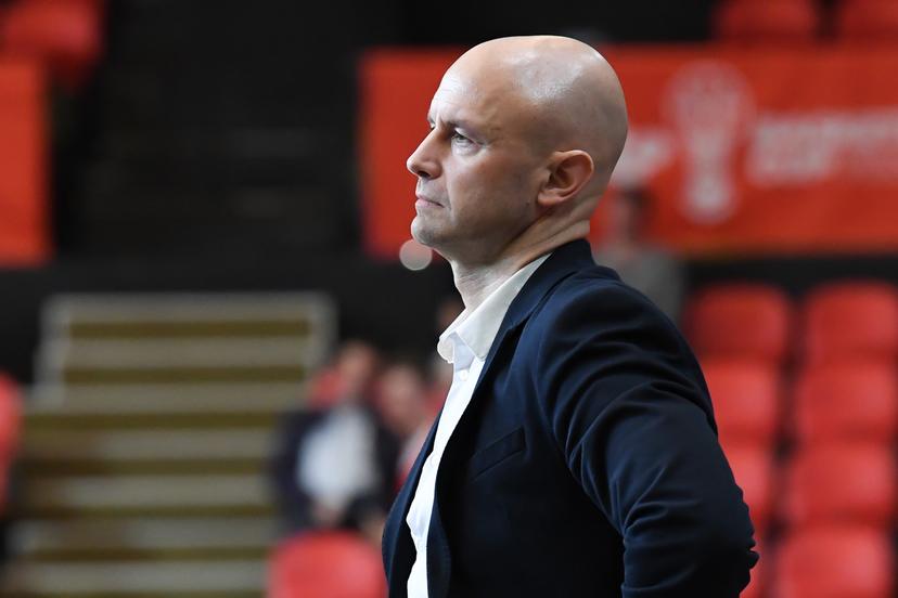 Castors' head coach Frederic Dusart pictured during a basketball match between Kangoeroes Mechelen and Castors Braine, Saturday 08 March 2025 in Oostende, the final of the women's Belgian Basketball Cup. BELGA PHOTO JILL DELSAUX