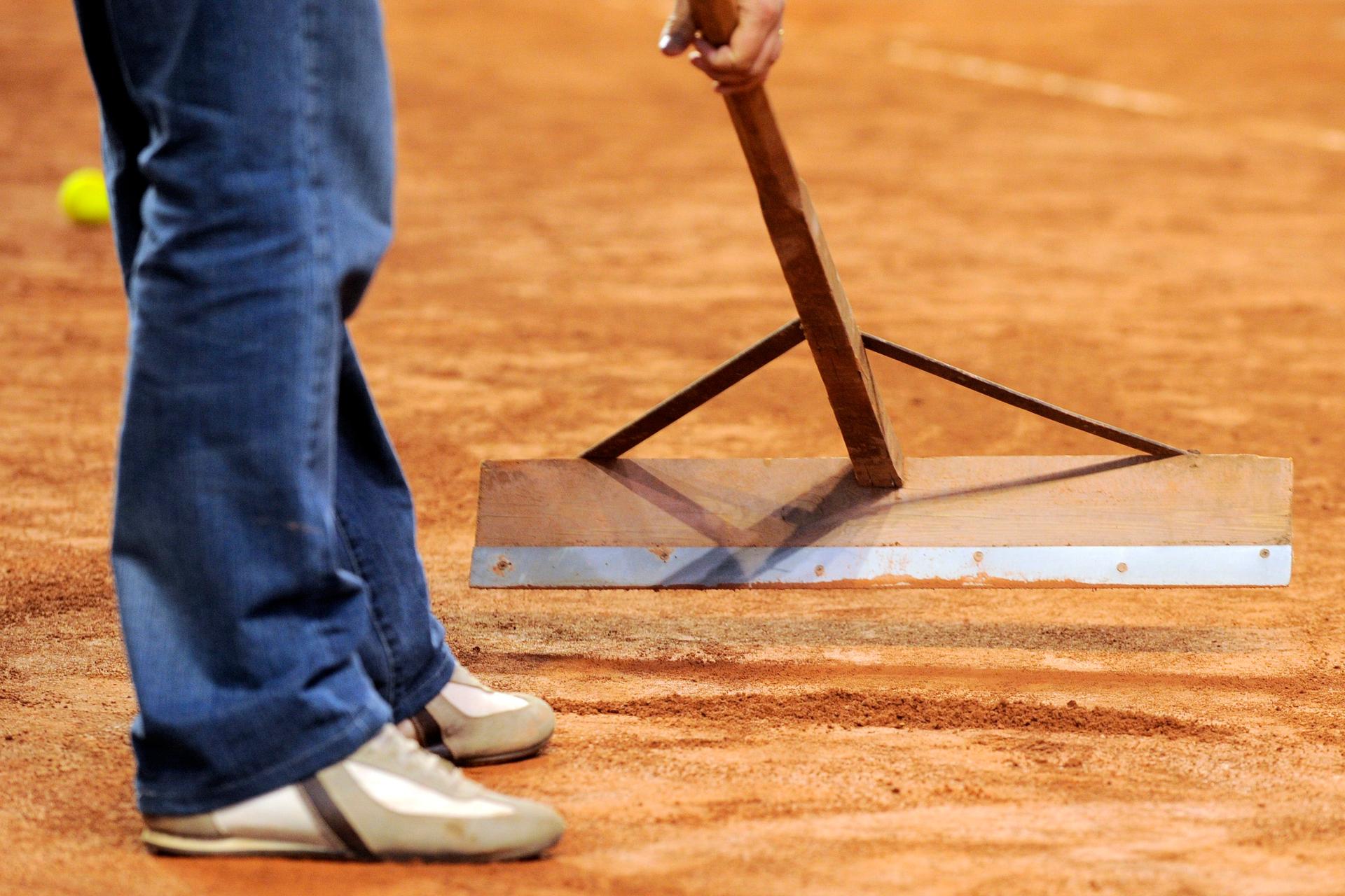 20090915 - CHARLEROI, BELGIUM: Illustration picture shows a man repairing the gravel court, Tuesday 15 September 2009, in Charleroi. The Ukrainian Team made some remarks on the state of the tennis court. Belgium will play against Ukraine in the world group play offs from 18 till 20 September 2009 in Charleroi. BELGA PHOTO DIRK WAEM