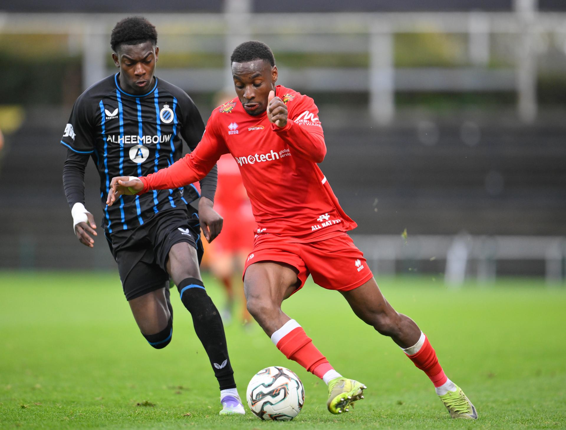 Olympic's Kenny Byissa and Club's Jesse Bisiwu fight for the ball during a soccer game between Club NXT and Royal Olympic Charleroi, Saturday 25 October 2025 in Roeselare, on day 11 of the 2025-2026 'Challenger Pro League' 1B second division of the Belgian championship. BELGA PHOTO JOHN THYS
