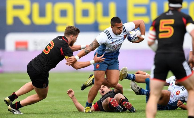 French's team player Jean-Teiva Jacquelain vies for the ball during the Men's Seven's Grand Prix Series Match France vs Belgium at the stadion Miejski in Lodz, Poland on June 10, 2017. PIOTR NOWAK / AFP