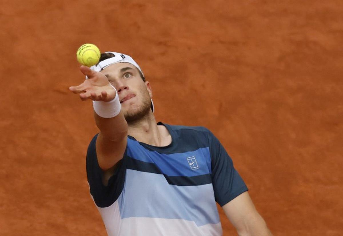 Britain's Jack Draper serves to Norway's Casper Ruud during their 2025 ATP Tour Madrid Open tennis tournament singles final match at the Caja Magica in Madrid, on May 4, 2025. OSCAR DEL POZO / AFP