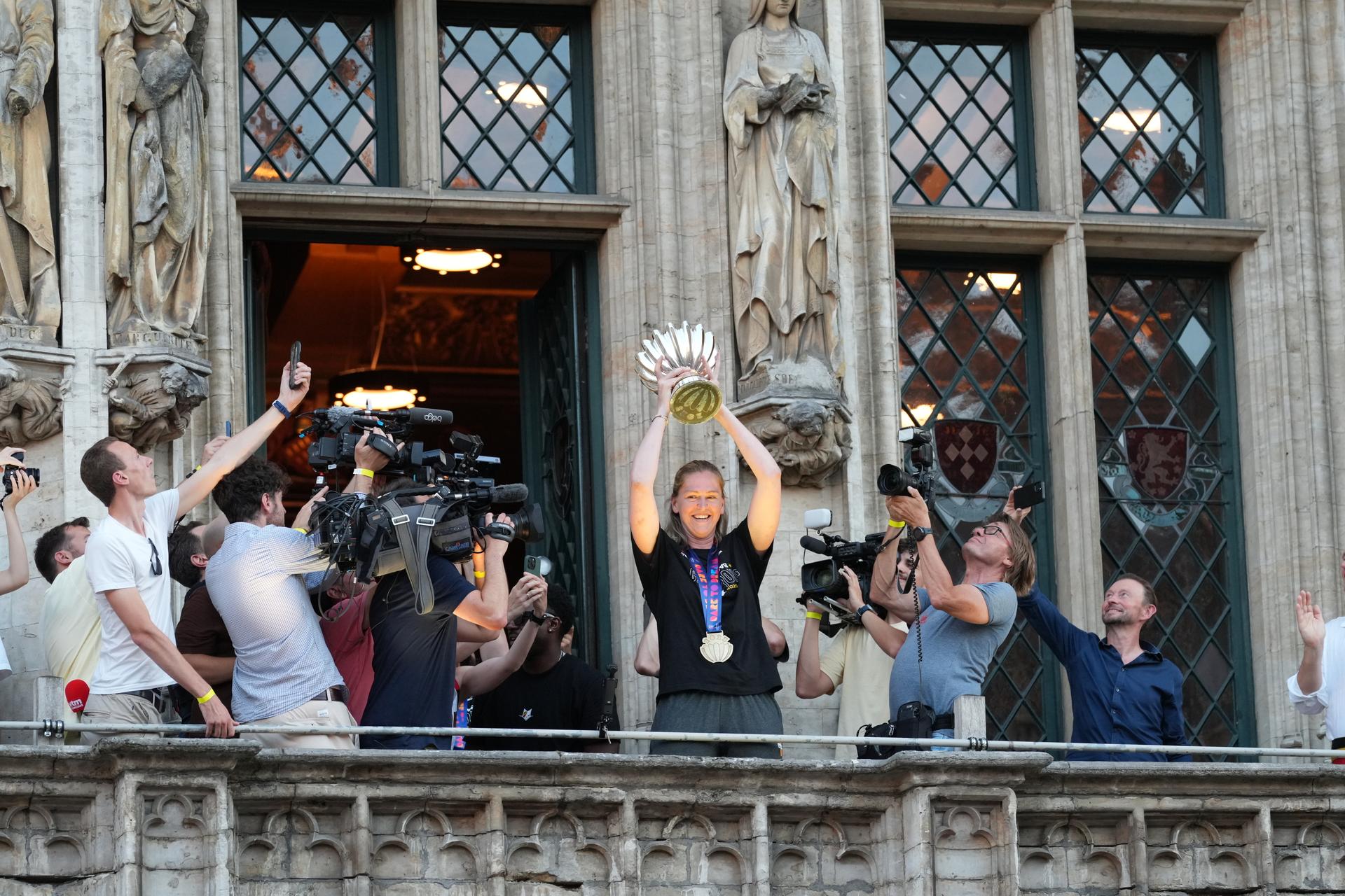 Belgium's captain Emma Meesseman carries the trophy at the celebrations at the Brussels city hall and Grand Place/ Grote Markt for Belgian national women basket team 'the Belgian Cats', after winning yesterday's European Championship final, Monday 30 June 2025. Yesterday the Cats successfully defended their European title, beating Spain in the final of the FIBA Women's EuroBasket 2025. BELGA PHOTO MARIUS BURGELMAN