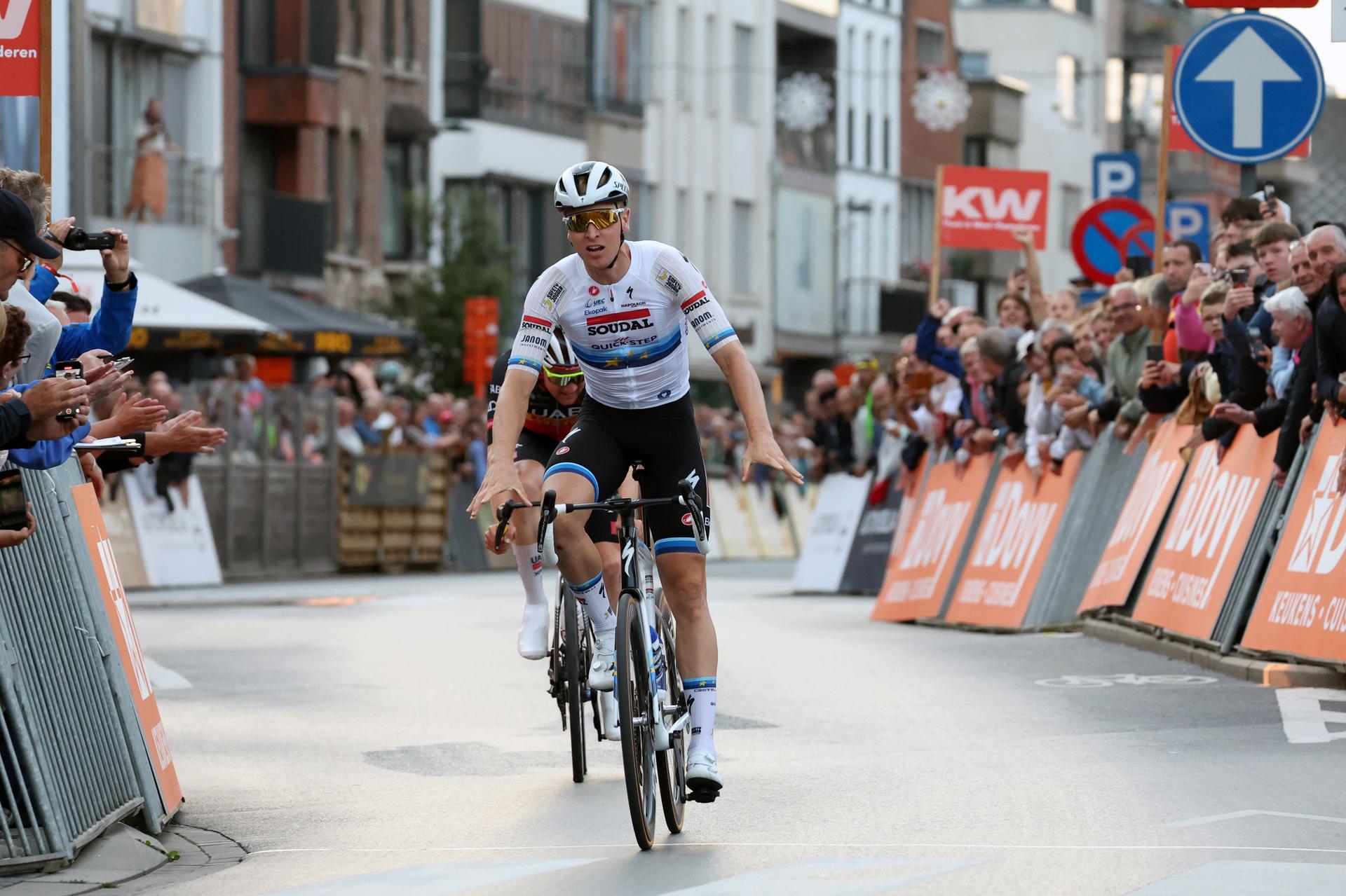 Belgian Tim Merlier of Soudal Quick-Step celebrates as he crosses the finish line to win the 'Natourcriterium Roeselare' cycling event, Tuesday 29 July 2025 in Roeselare. The traditional 'criteriums' are local showcases for which mainly cyclists who rode the Tour de France are invited. BELGA PHOTO KURT DESPLENTER