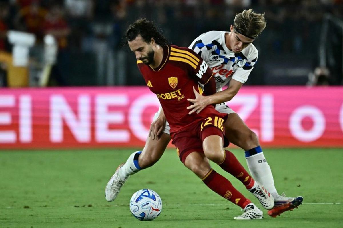 Roma's Spanish midfielder #22 Mario Hermoso (R) vies with Atalanta's Belgian forward #17 Charles De Ketelaere (R) during the Italian Serie A football match between Roma and Atalanta at the Olympic Stadium in Rome on September 5 2026. Filippo MONTEFORTE / AFP