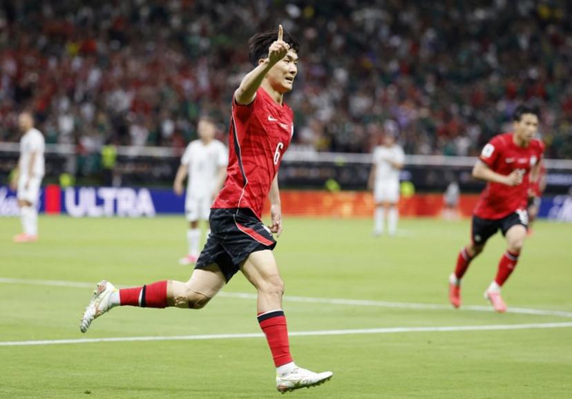 South Korea's midfielder #06 Hwang In-beom celebrates scoring his team's first goal during the 2026 World Cup Group A football match between South Korea and the Czech Republic at the Guadalajara Stadium in Zapopan on June 11, 2026. Ulises RUIZ / AFP
