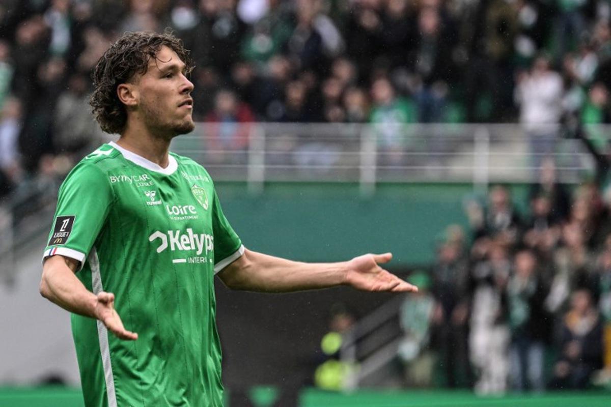 Saint Etienne's Belgian forward #32 Lucas Stassin celebrates after scoring his team's first goal during the French L1 football match between AS Saint-Etienne and Stade Brestois 29 at the Geoffroy-Guichard Stadium in Saint-Etienne, central France on April 13, 2025. JEAN-PHILIPPE KSIAZEK / AFP