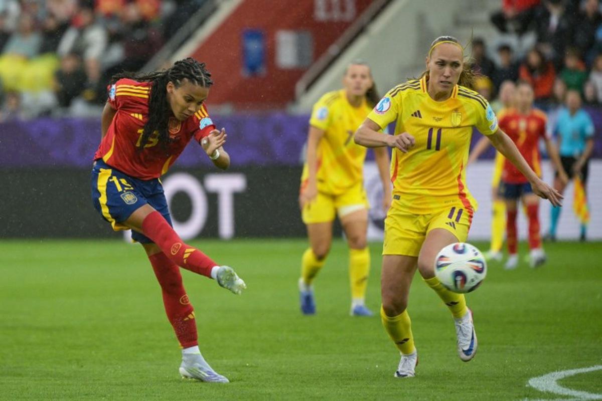 Spain's midfielder #19 Vicky Lopez (L) kicks the ball past Belgium's defender #11 Janice Cayman during the UEFA Women's Euro 2025 Group B football match between Spain and Belgium at the Arena Thun stadium in Thun on July 7, 2025. Miguel MEDINA / AFP