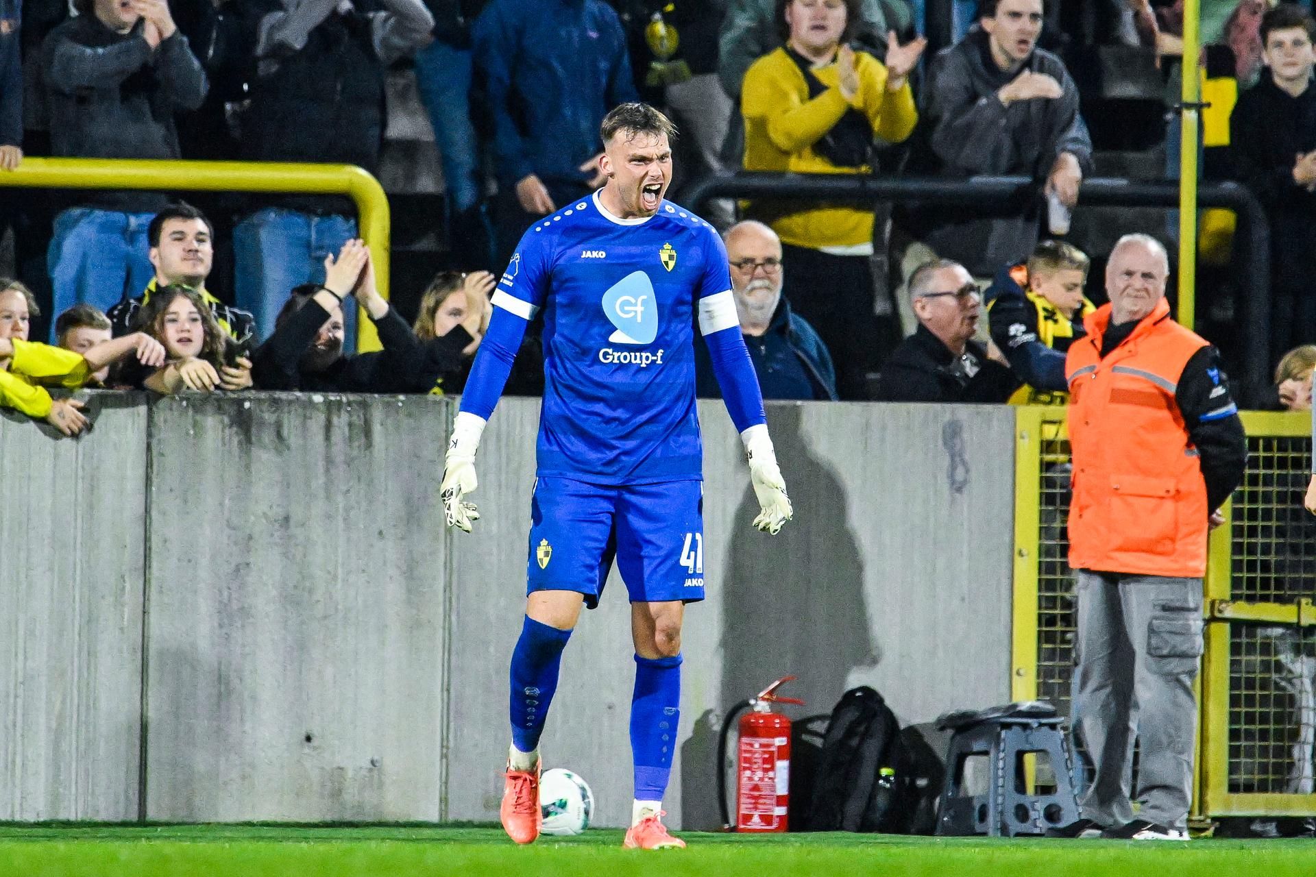 Lierse's goalkeeper Kjell Peersman celebrates after winning a soccer match between Lierse SK and Patro Eisden Maasmechelen, Friday 11 April 2025 in Lier, on day 29 of the 2024-2025 'Challenger Pro League' 1B second division of the Belgian championship. BELGA PHOTO TOM GOYVAERTS