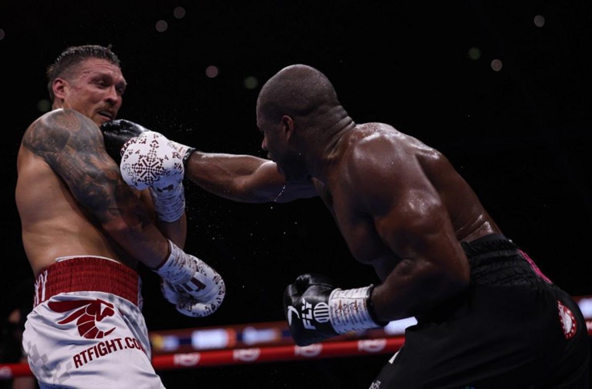 Ukraine's Oleksandr Usyk (L) and Britain's Daniel Dubois fight during their undisputed world heavyweight boxing title bout at Wembley Stadium in London on July 19, 2025. Adrian Dennis / AFP